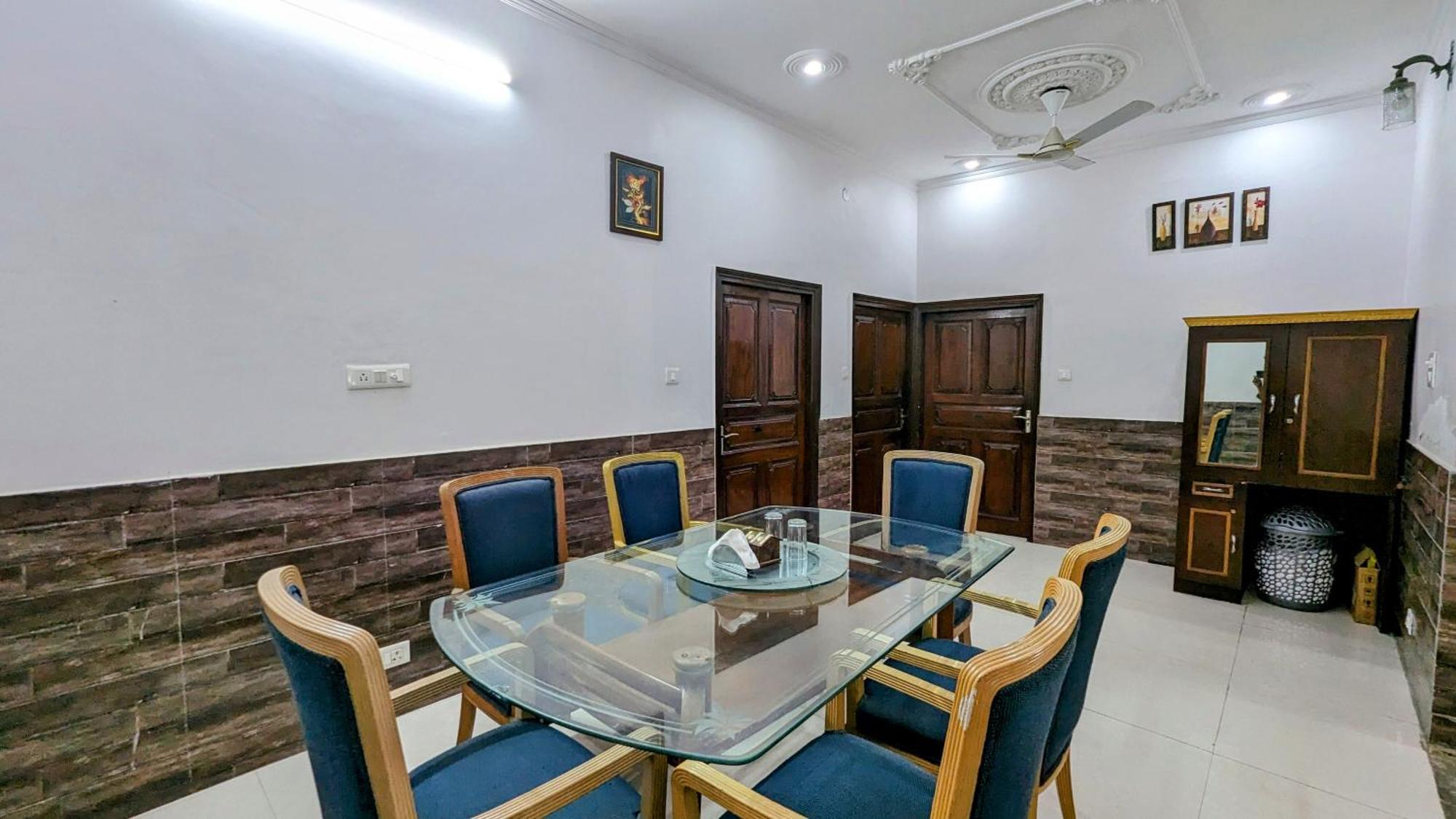 Hotel Lecston @Yashobhoomi Dwarka Sector - 25 Metro Station เดลี ภายนอก รูปภาพ