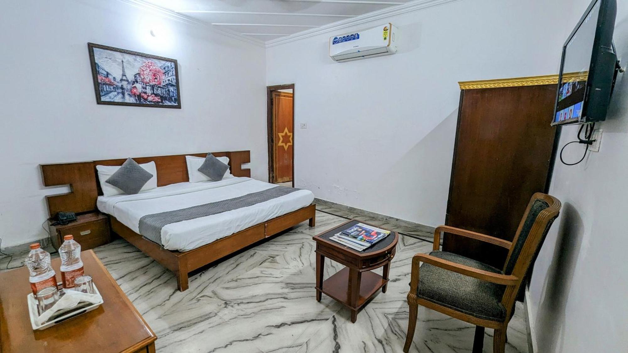 Hotel Lecston @Yashobhoomi Dwarka Sector - 25 Metro Station เดลี ภายนอก รูปภาพ