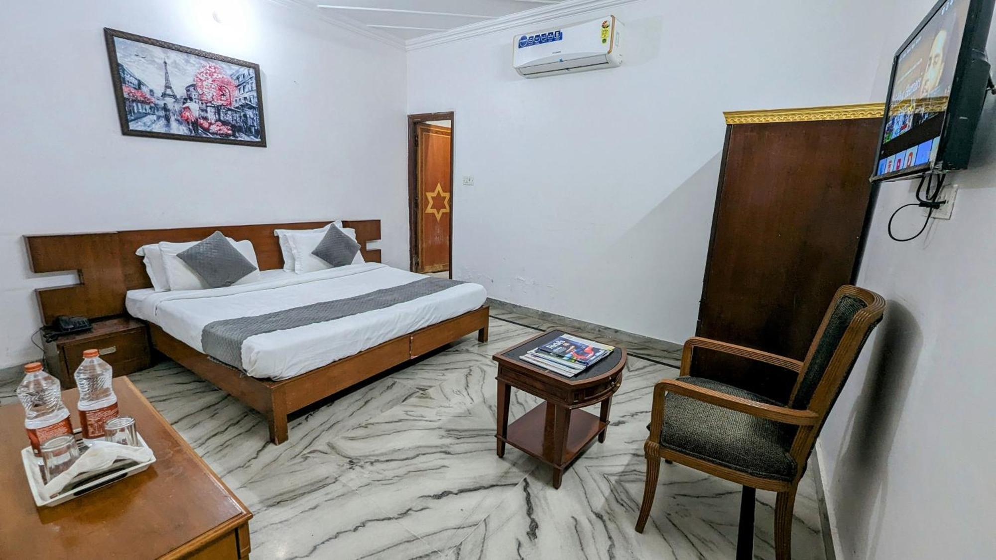 Hotel Lecston @Yashobhoomi Dwarka Sector - 25 Metro Station เดลี ภายนอก รูปภาพ