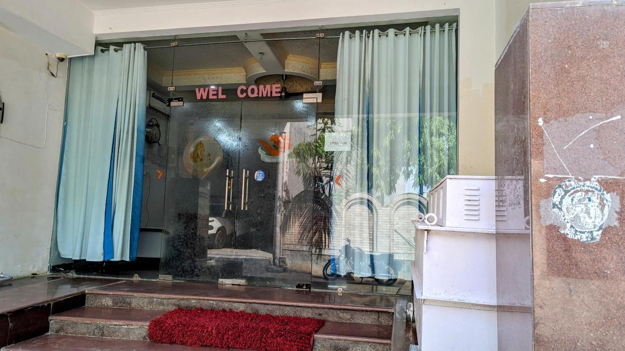Hotel Lecston @Yashobhoomi Dwarka Sector - 25 Metro Station เดลี ภายนอก รูปภาพ