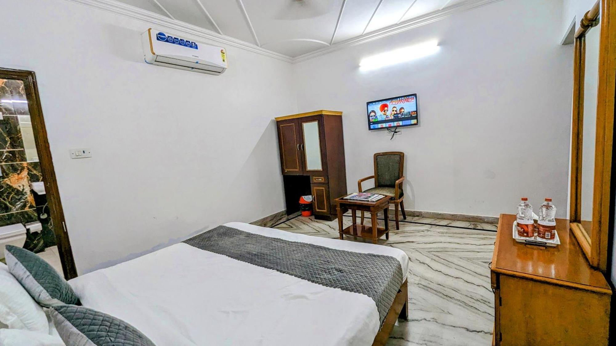 Hotel Lecston @Yashobhoomi Dwarka Sector - 25 Metro Station เดลี ภายนอก รูปภาพ