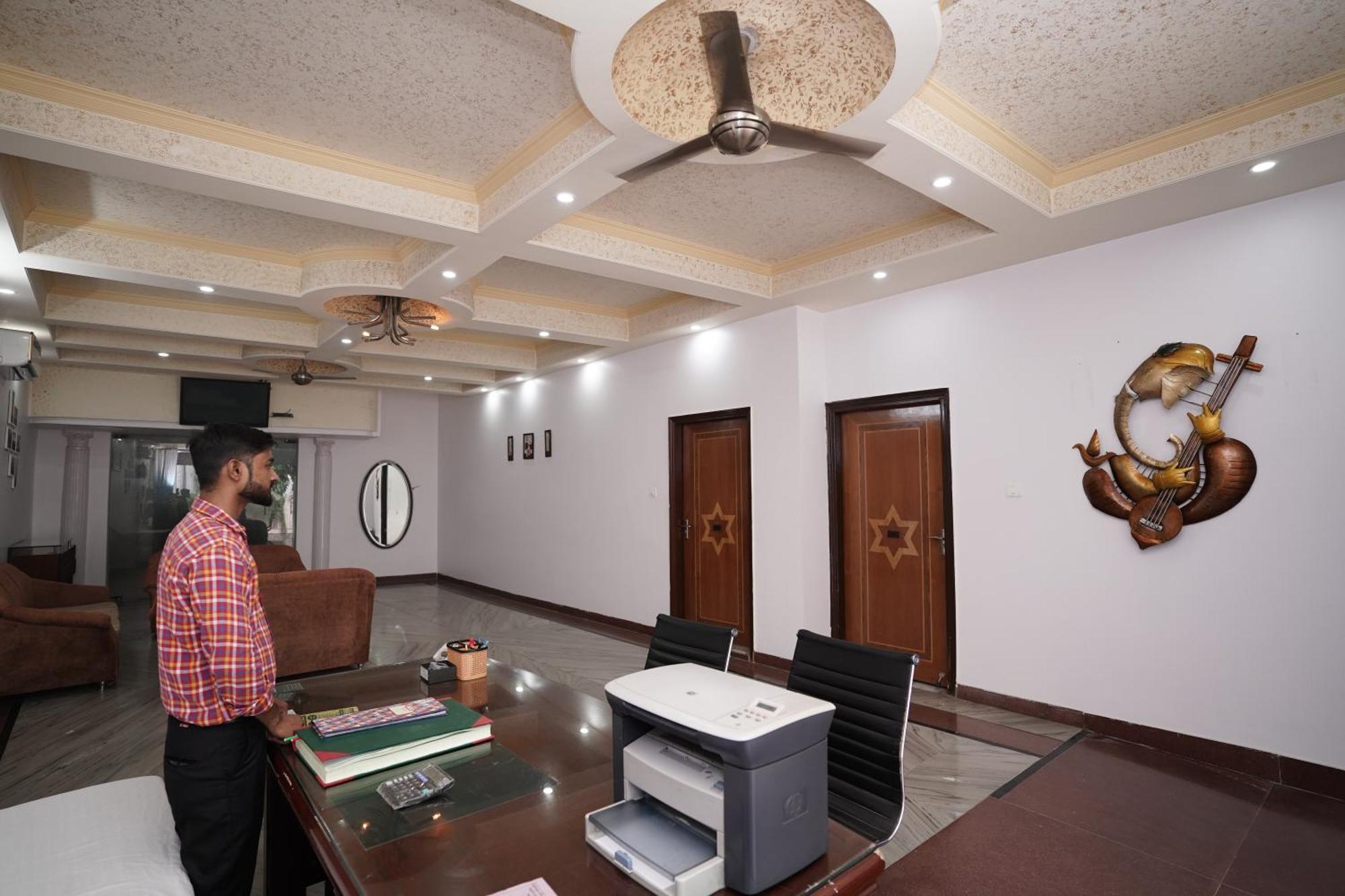 Hotel Lecston @Yashobhoomi Dwarka Sector - 25 Metro Station เดลี ภายนอก รูปภาพ