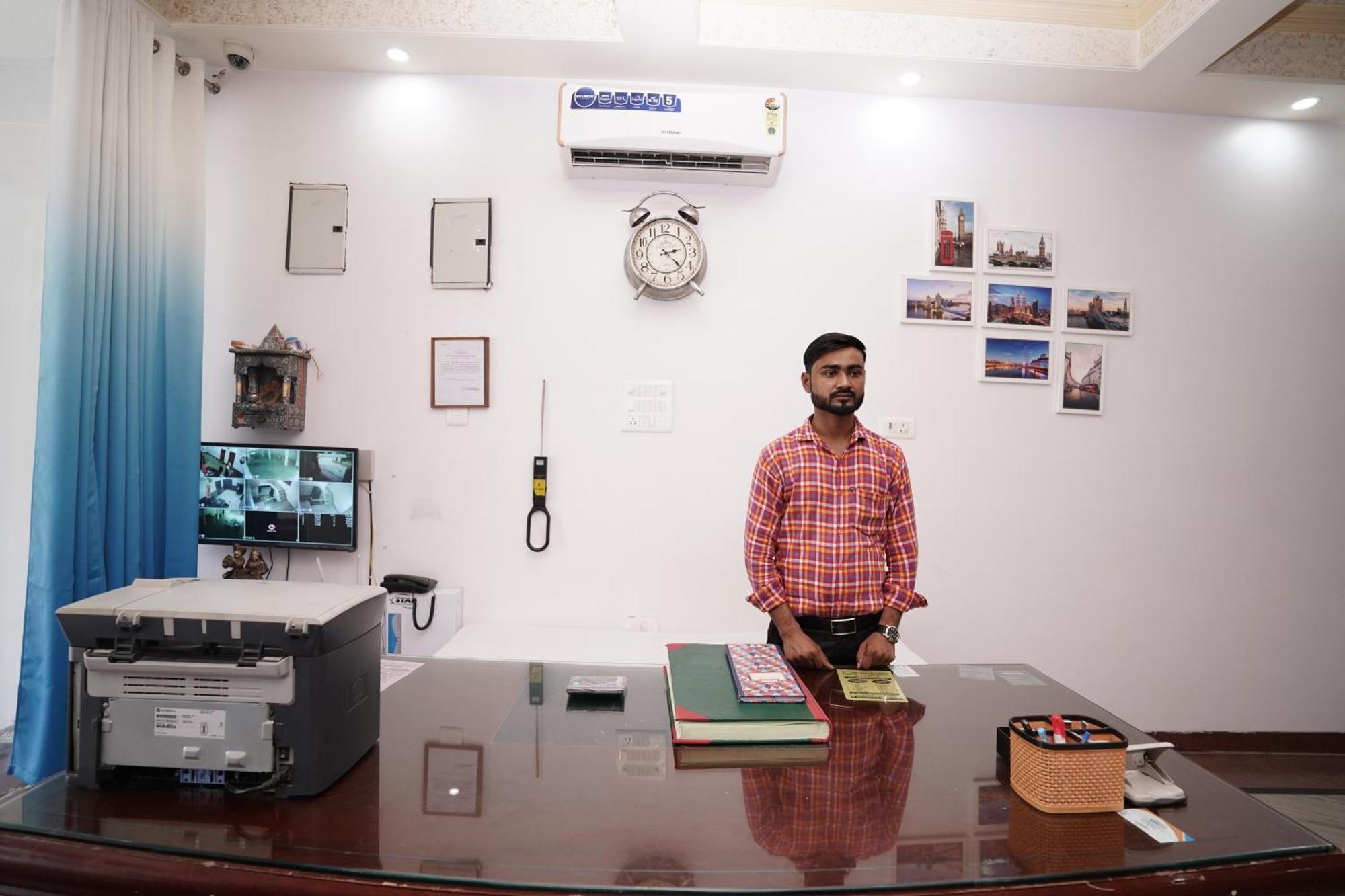Hotel Lecston @Yashobhoomi Dwarka Sector - 25 Metro Station เดลี ภายนอก รูปภาพ