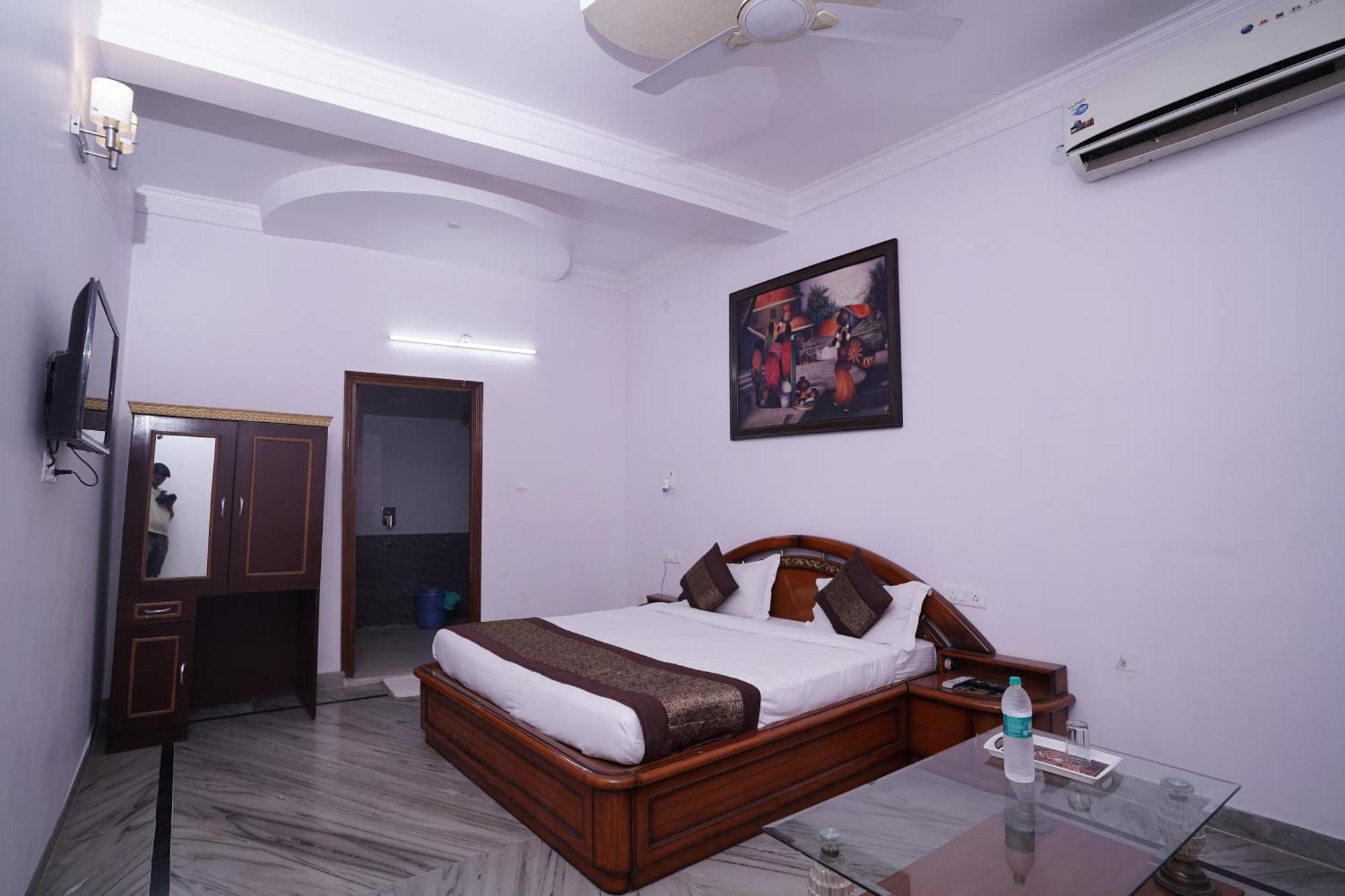 Hotel Lecston @Yashobhoomi Dwarka Sector - 25 Metro Station เดลี ภายนอก รูปภาพ