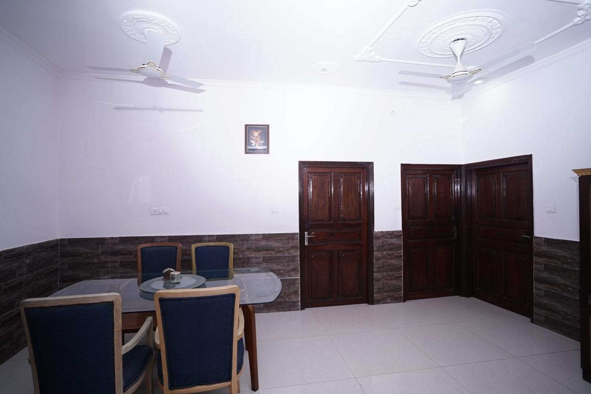Hotel Lecston @Yashobhoomi Dwarka Sector - 25 Metro Station เดลี ภายนอก รูปภาพ