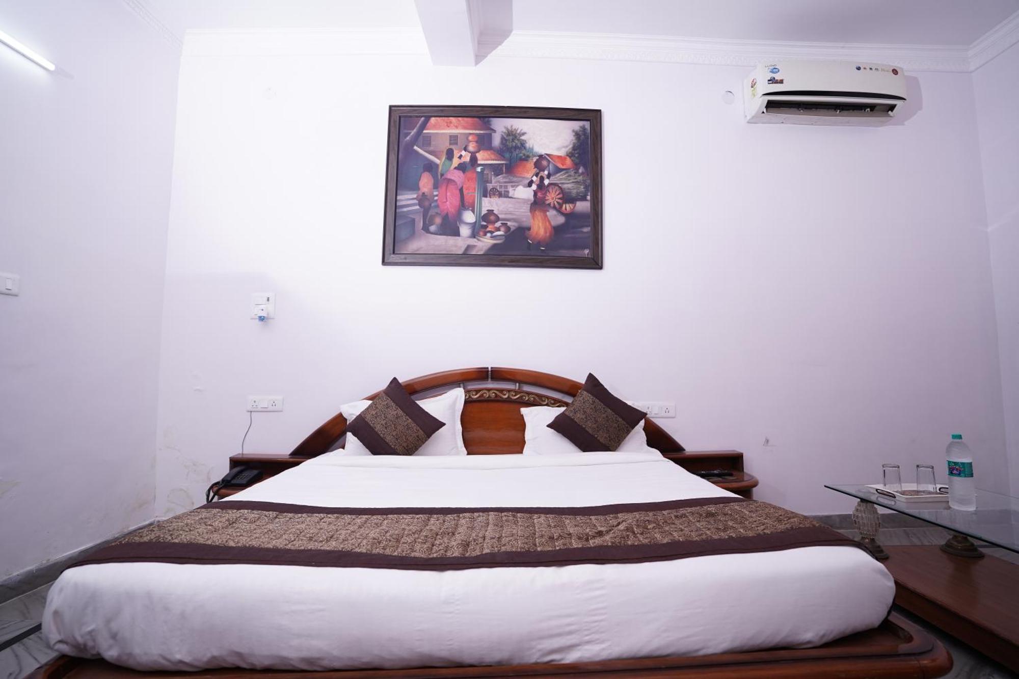 Hotel Lecston @Yashobhoomi Dwarka Sector - 25 Metro Station เดลี ภายนอก รูปภาพ