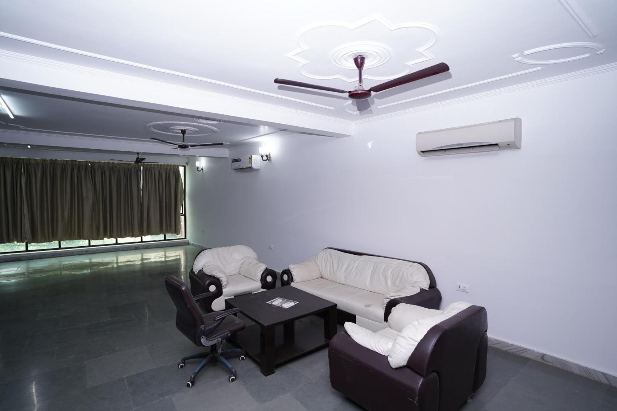 Hotel Lecston @Yashobhoomi Dwarka Sector - 25 Metro Station เดลี ภายนอก รูปภาพ