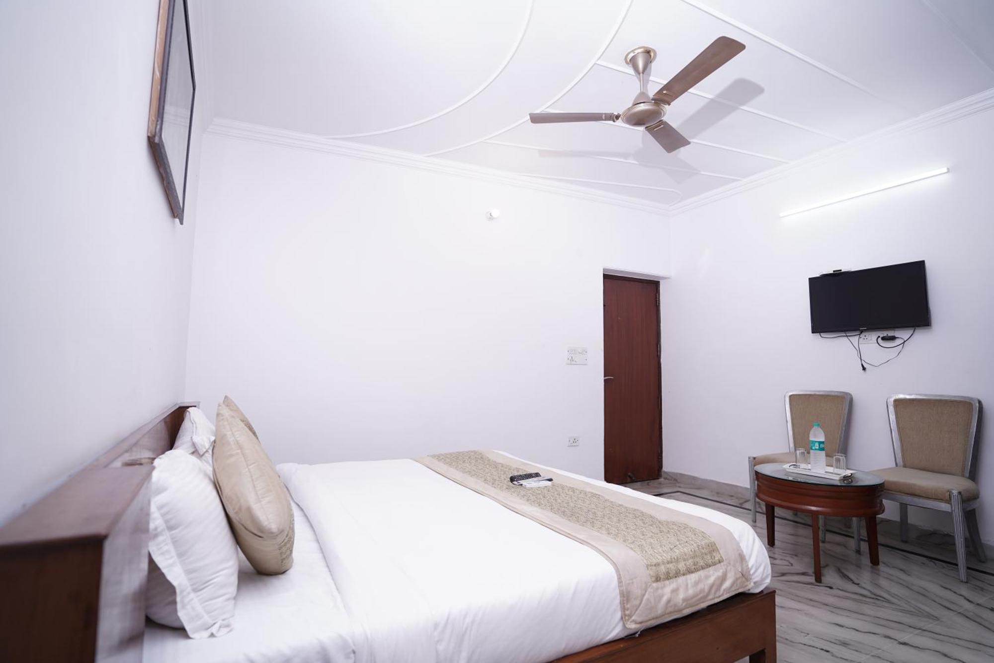Hotel Lecston @Yashobhoomi Dwarka Sector - 25 Metro Station เดลี ภายนอก รูปภาพ