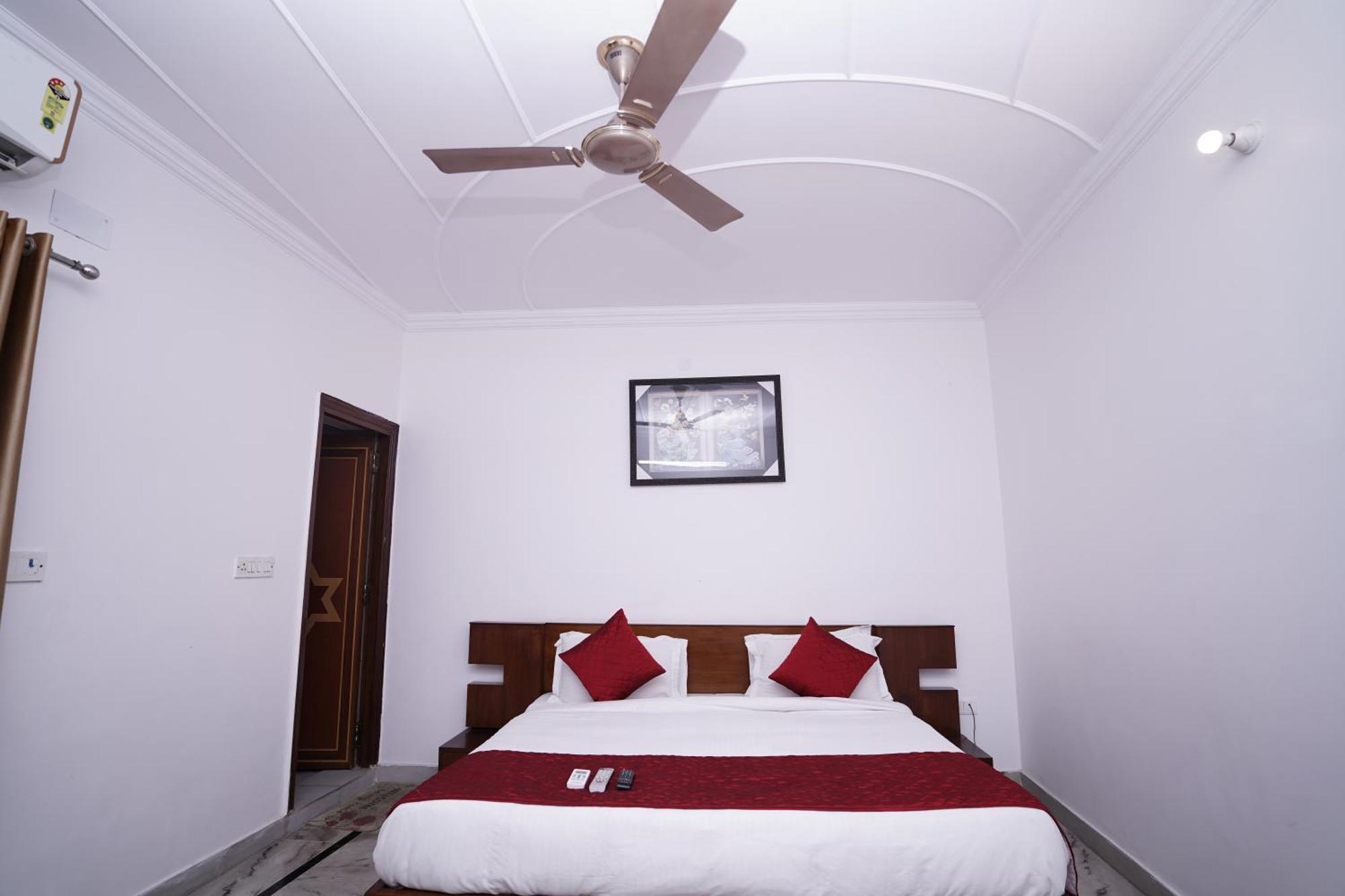 Hotel Lecston @Yashobhoomi Dwarka Sector - 25 Metro Station เดลี ภายนอก รูปภาพ